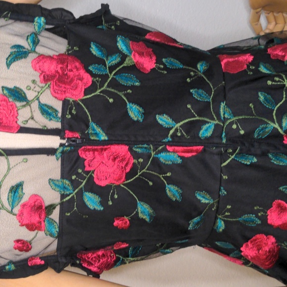 City Studio Fit & Flare A Line Party Dress Red Black Roses Valentine's Day SZ 11 - Picture 10 of 14